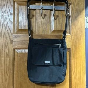 Baggallini Black Nylon Zipper Travel Crossbody Bag Shoulder Bag Purse